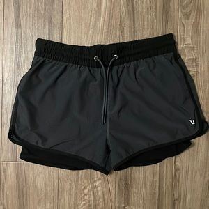 Vuori Shorts Athletic Stretch Gym 2.5” with Black Liner Short
